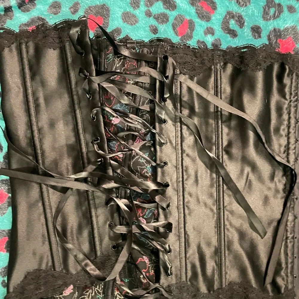 Corset - Picture 3 of 5